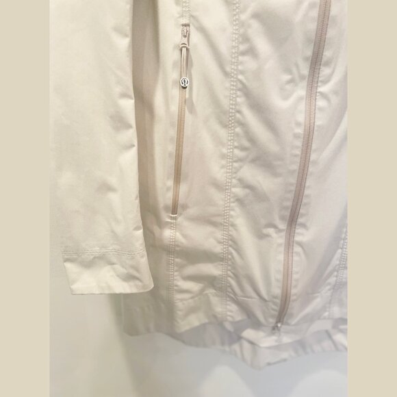 Lululemon Women Rain Coat in Off-White < US8 > - Picture 6 of 8